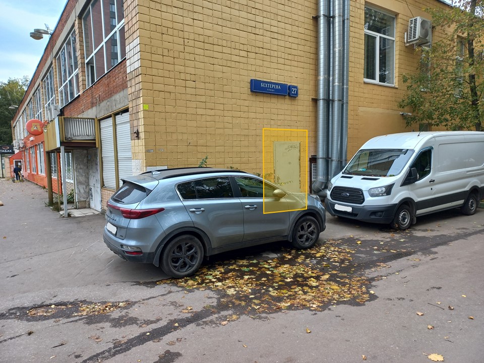 ГП17004842.Нежилое помещение.Фасад здания с выделенными окнами реализуемого объекта.jpg