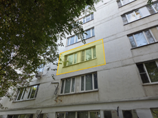 ГП17007260.Квартира.Фасад здания с выделенными окнами реализуемого объекта.png