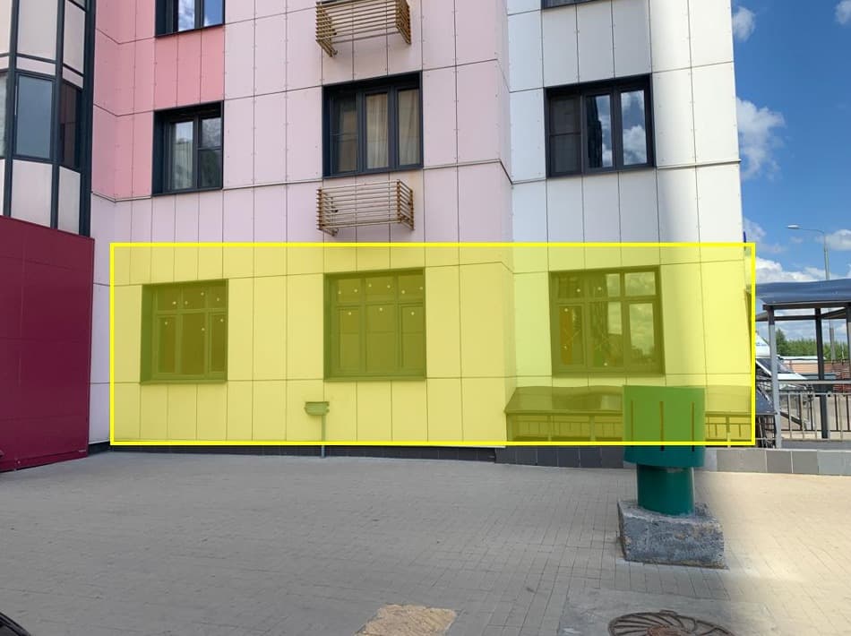 ГП16975640.Нежилое помещение.Фасад здания с выделенными окнами реализуемого объекта_2.jpg