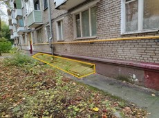 ГП17005943.Нежилое помещение.Фасад здания с выделенными окнами реализуемого объекта_3.jpg
