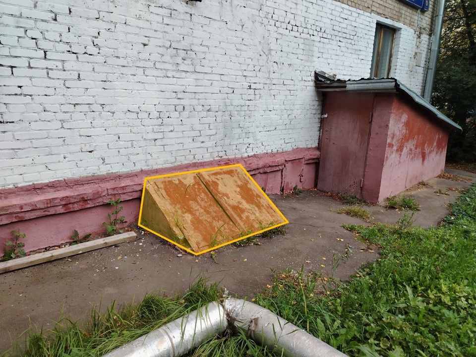ГП17005943.Нежилое помещение.Фасад здания с выделенными окнами реализуемого объекта.jpg
