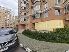 ГП16982547.Нежилое помещение.Фасад здания с выделенными окнами реализуемого объекта.jpg