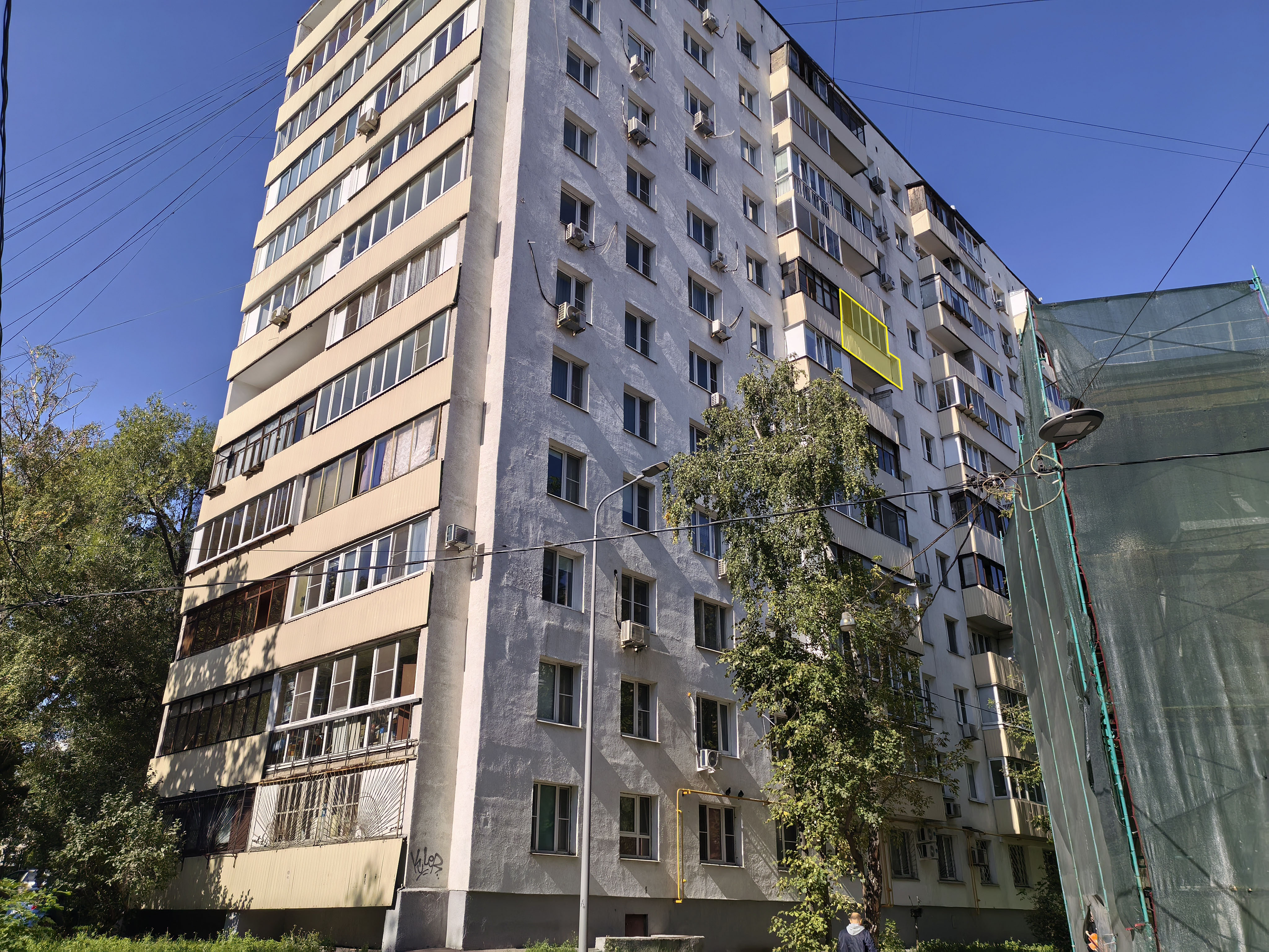 ГП17005895.Квартира.Фасад здания с выделенными окнами реализуемого объекта.jpg