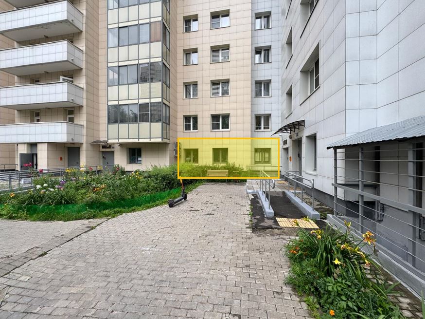 ГП16898650.Нежилое помещение.Фасад здания с выделенными окнами реализуемого объекта_3.jpg