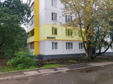 ГП17006499.Квартира.Фасад здания с выделенными окнами реализуемого объекта.jpg