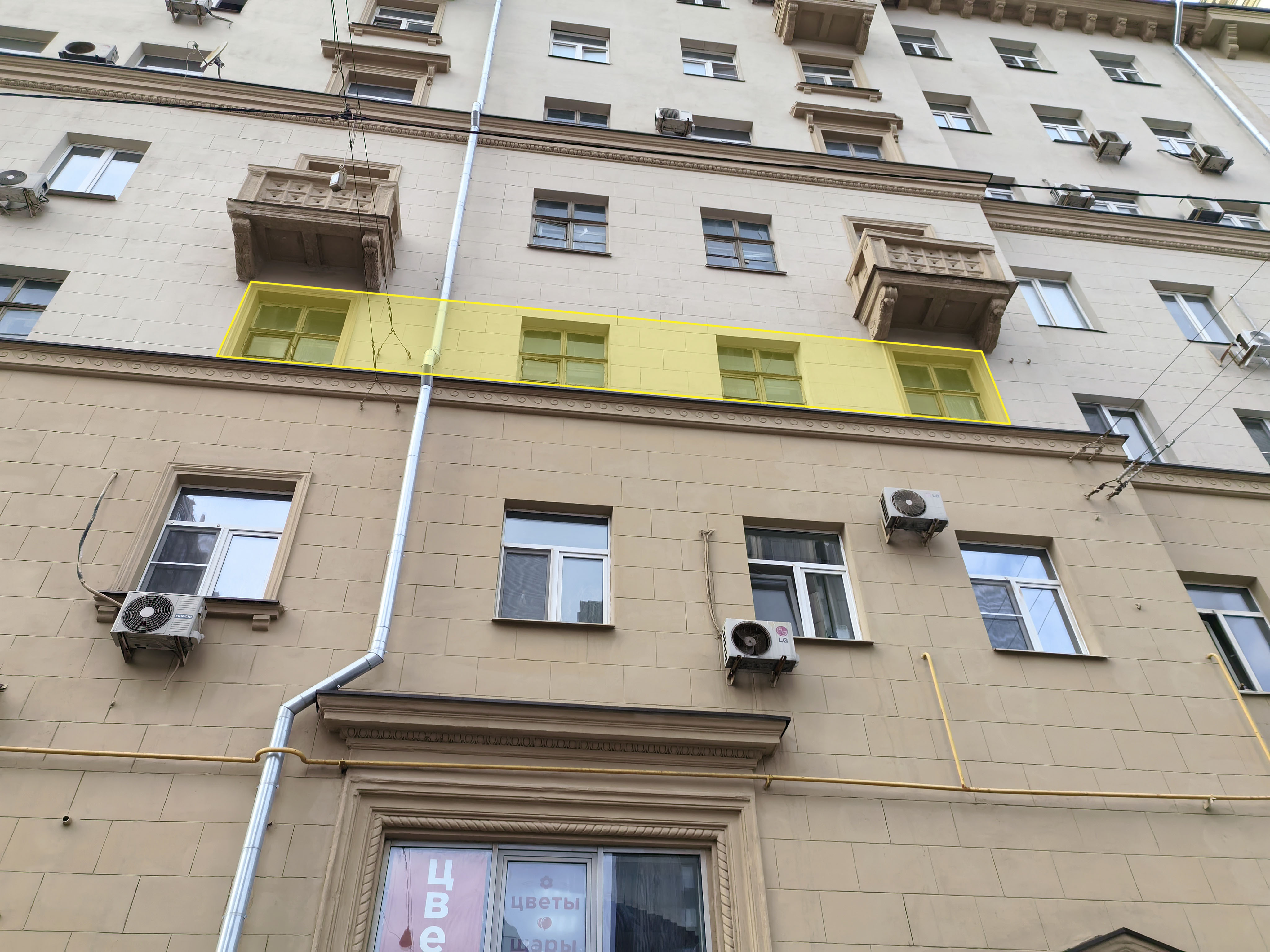 ГП17006492.Квартира.Фасад здания с выделенными окнами реализуемого объекта.jpg