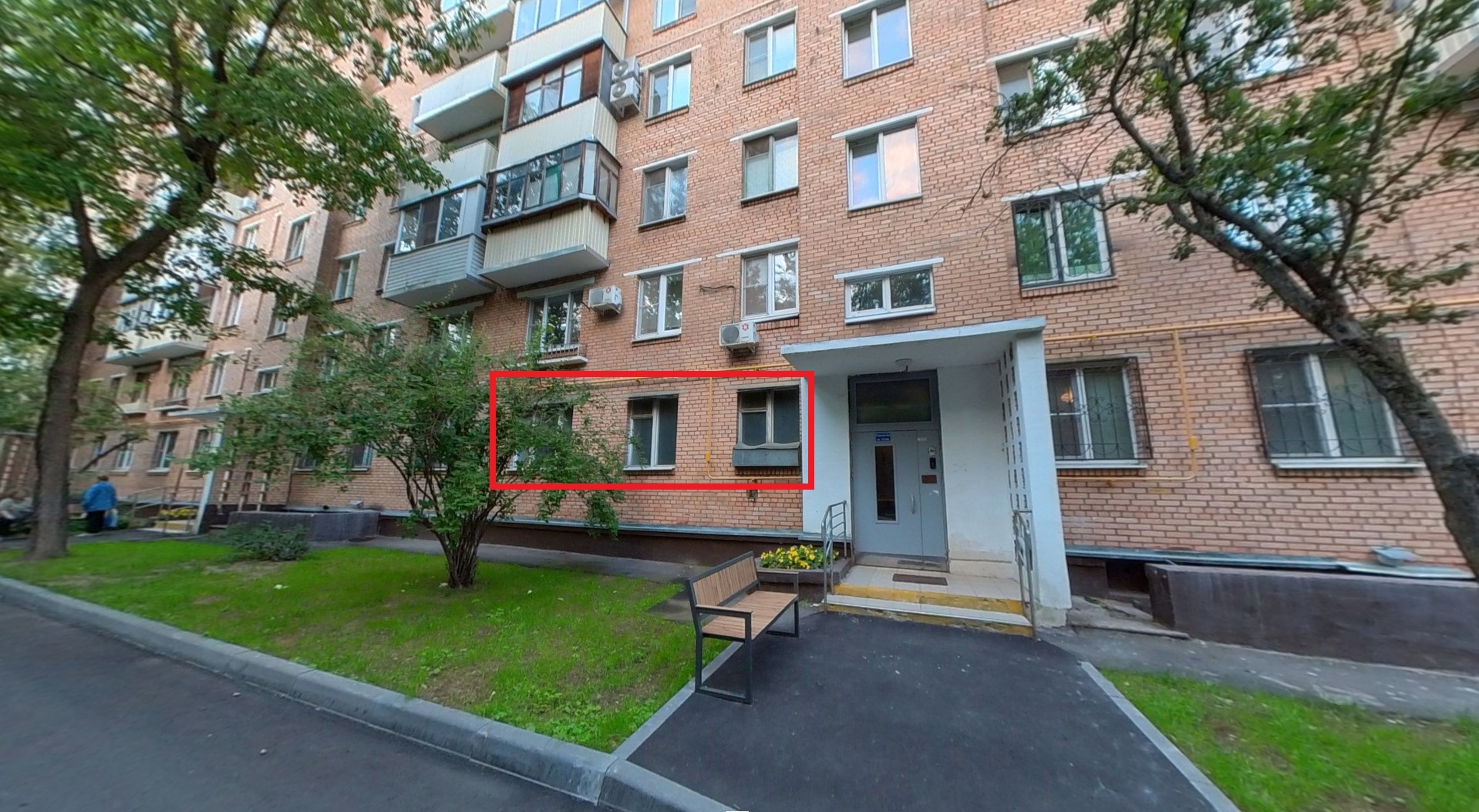 ГП17006815.Квартира.Фасад здания с выделенными окнами реализуемого объекта.jpg