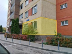 ГП17002817.Нежилое помещение.Фасад здания с выделенными окнами реализуемого объекта.jpg