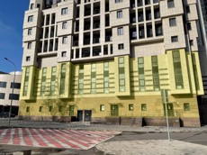 ГП17008152.Нежилое помещение.Фасад здания с выделенными окнами реализуемого объекта_3.jpg