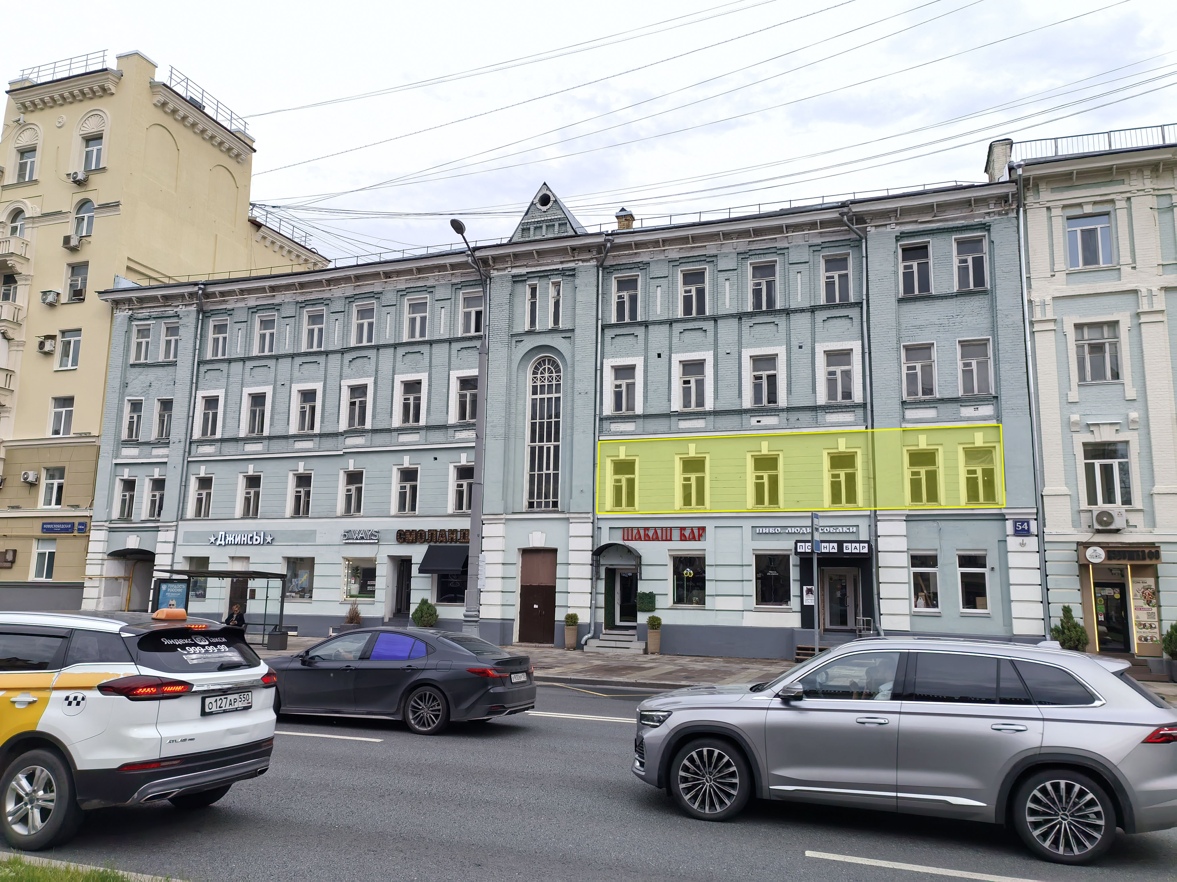 ГП17008147.Нежилое помещение.Фасад здания с выделенными окнами реализуемого объекта_2.jpg