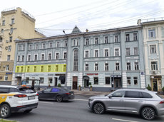 ГП17008149.Нежилое помещение.Фасад здания с выделенными окнами реализуемого объекта.jpg
