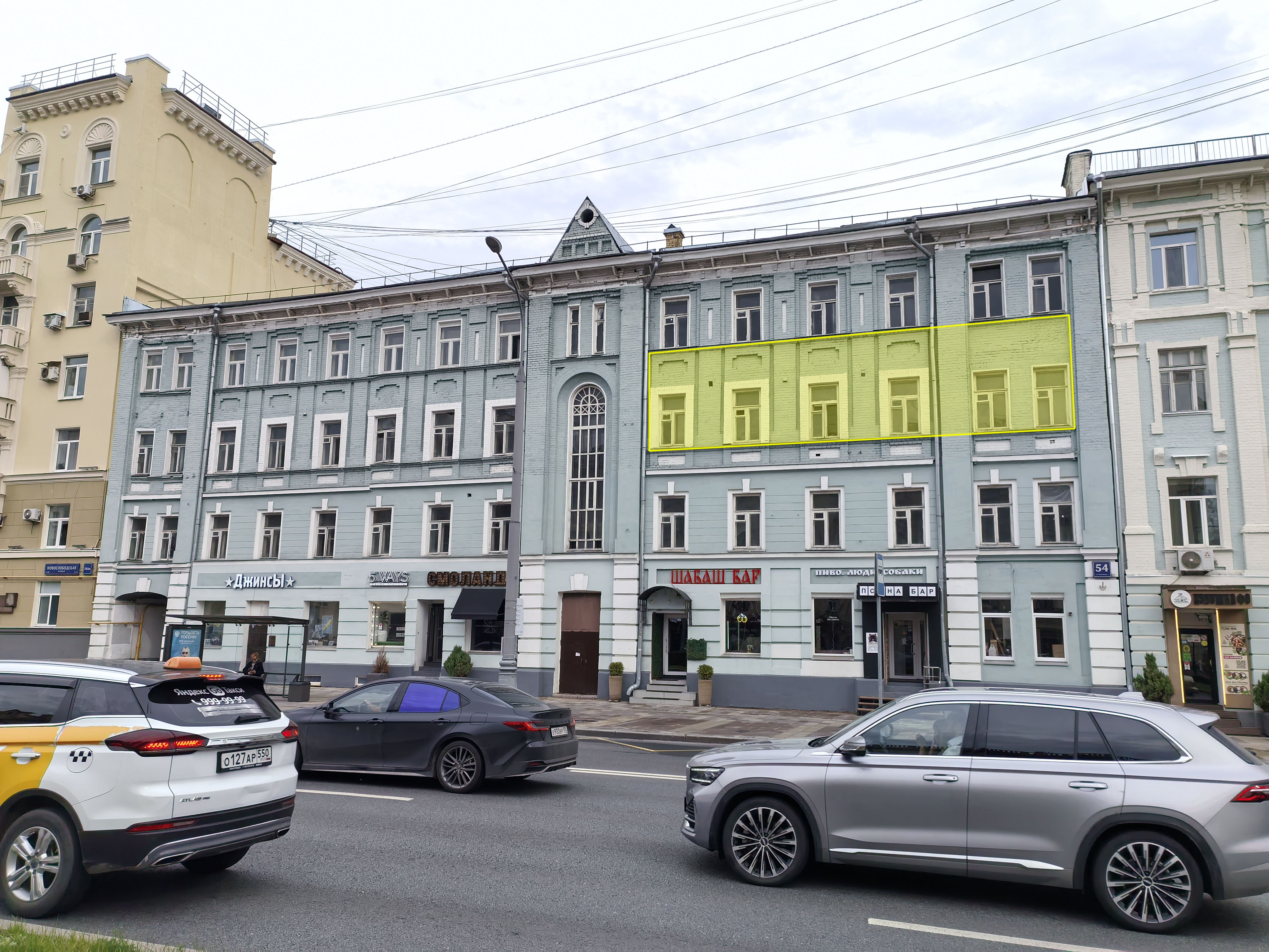 ГП17008150.Нежилое помещение.Фасад здания с выделенными окнами реализуемого объекта_2.jpg