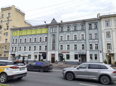 ГП17008144.Нежилое помещение.Фасад здания с выделенными окнами реализуемого объекта.jpg