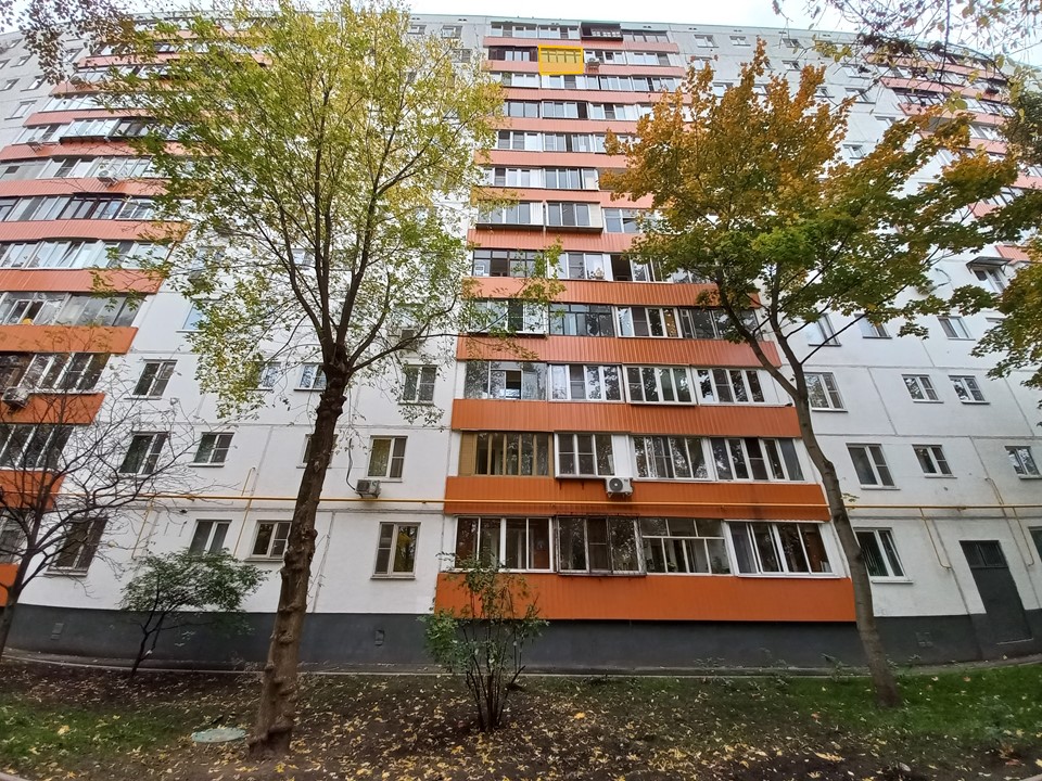 ГП17007013.Квартира.Фасад здания с выделенными окнами реализуемого объекта_2.jpg
