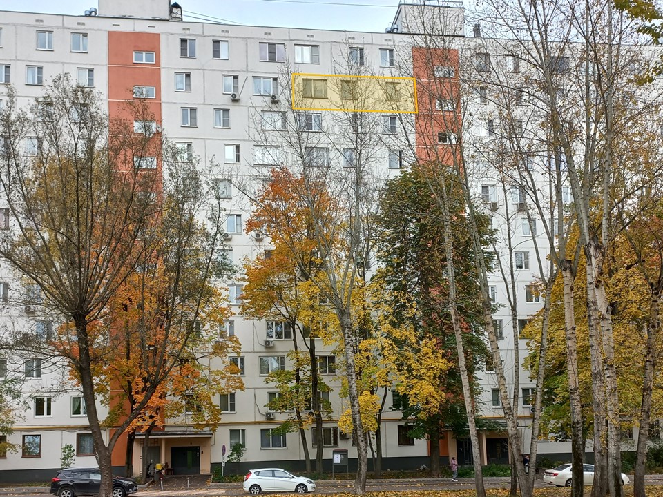 ГП17007013.Квартира.Фасад здания с выделенными окнами реализуемого объекта.jpg