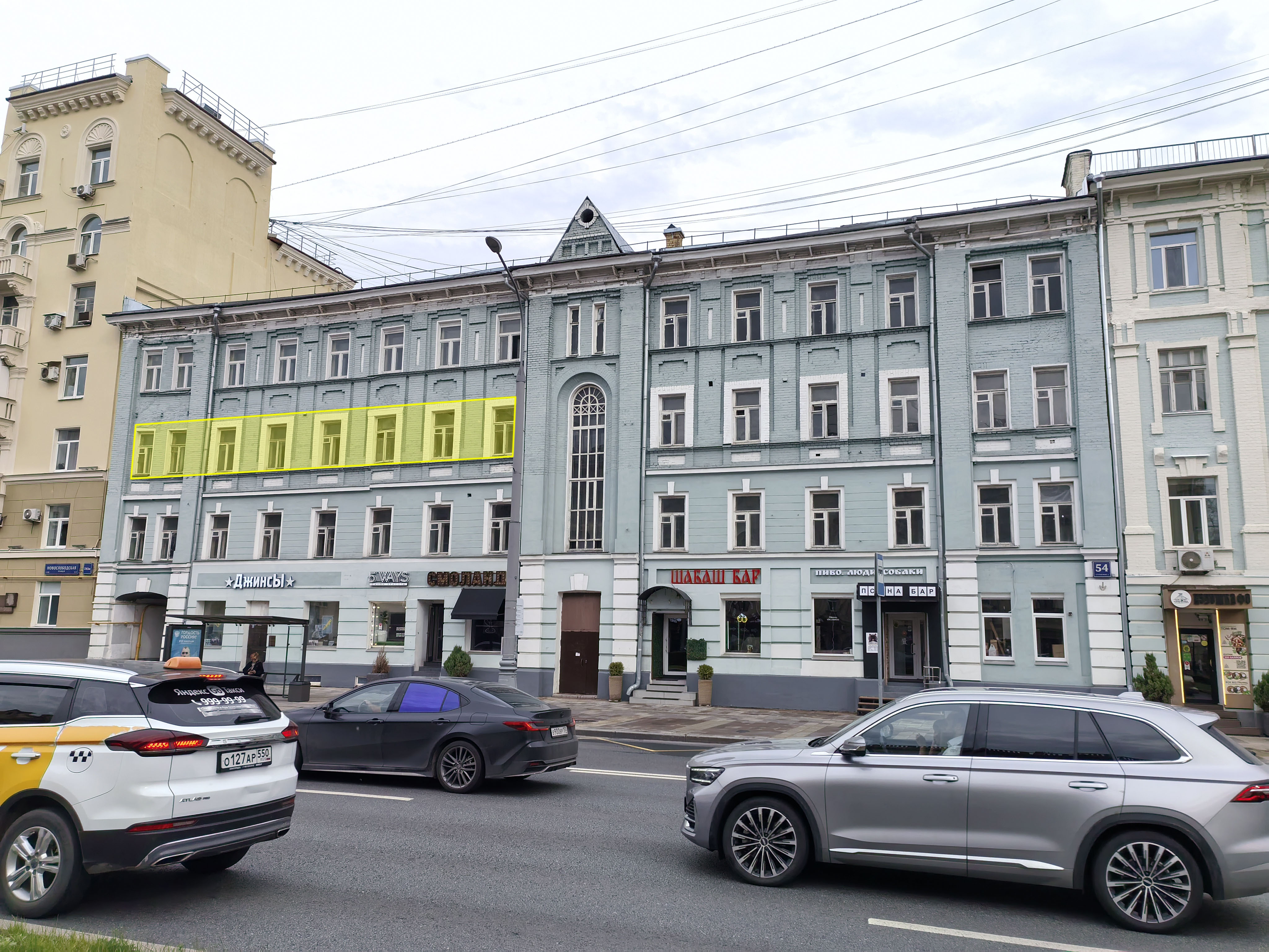 ГП17008142.Нежилое помещение.Фасад здания с выделенными окнами реализуемого объекта.jpg