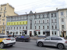ГП17008142.Нежилое помещение.Фасад здания с выделенными окнами реализуемого объекта.jpg