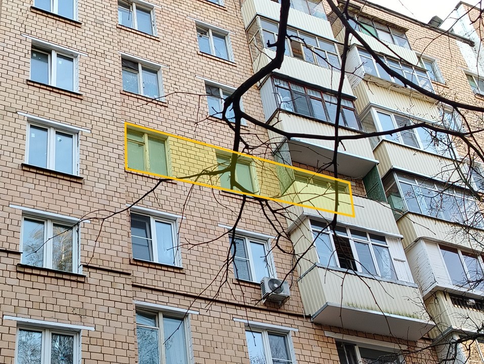 ГП17007979. Квартира. Фасад здания с выделенными окнами реализуемого объекта