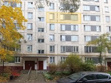 ГП17007253.Квартира.Фасад здания с выделенными окнами реализуемого объекта.jpg