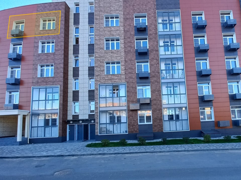 ГП17008066.Квартира.Фасад здания с выделенными окнами реализуемого объекта_2.jpg