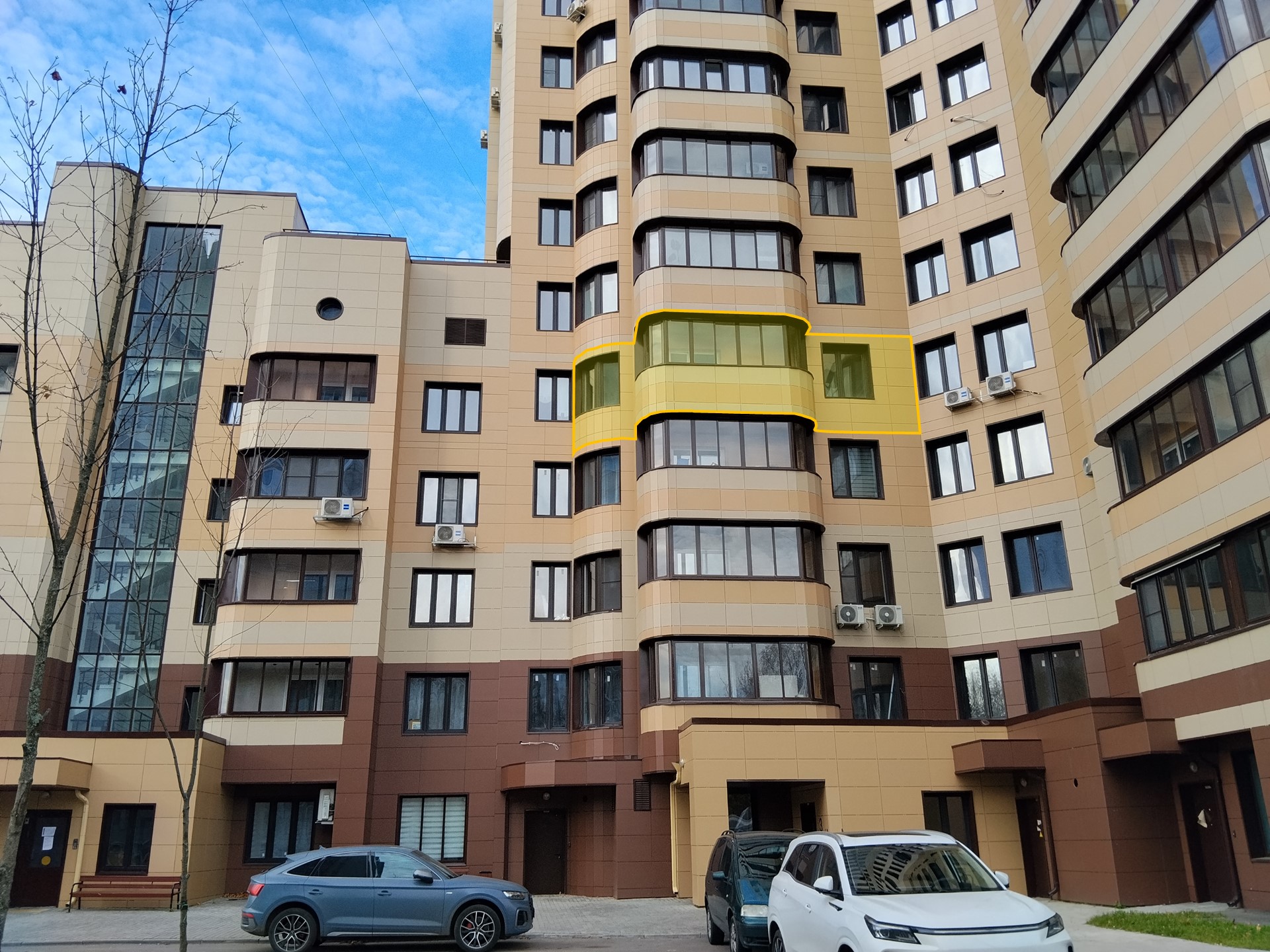 ГП17008067.Квартира.Фасад здания с выделенными окнами реализуемого объекта.jpg