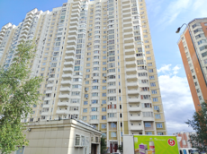 ГП17001714.Квартира.Фасад здания с выделенными окнами реализуемого объекта_2.png
