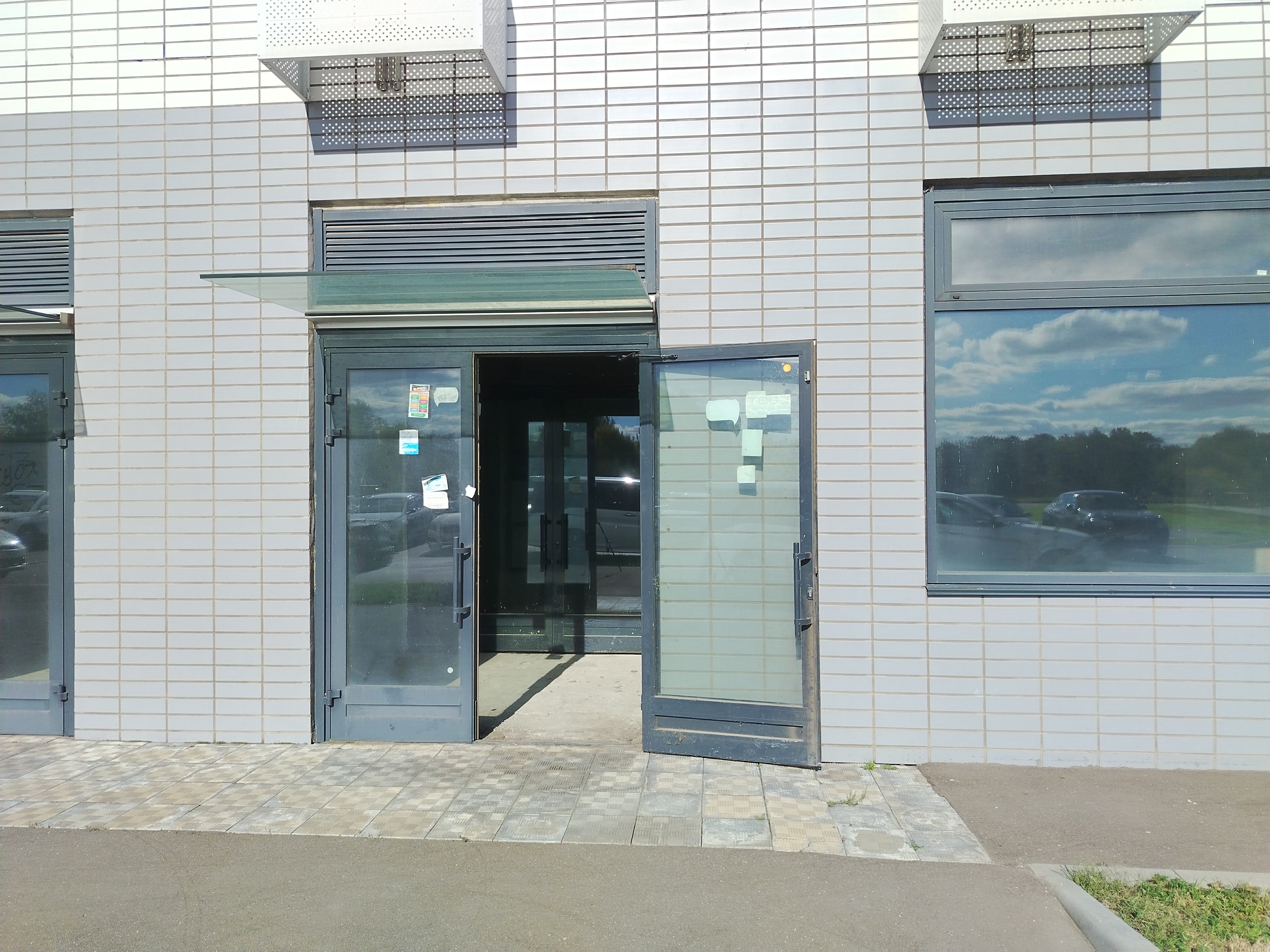 ГП17006827.Нежилое помещение.Входная группа объекта.jpg