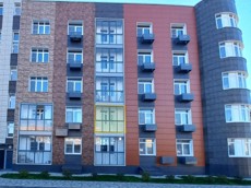 ГП17008068.Квартира.Фасад здания с выделенными окнами реализуемого объекта.jpg