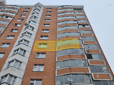 ГП16974759.Квартира.Фасад здания с выделенными окнами реализуемого объекта.png