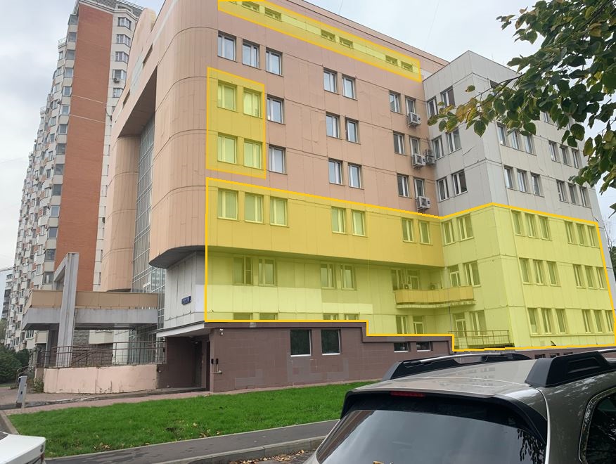 ГП17004353.Нежилое помещение.Фасад здания с выделенными окнами реализуемого объекта_4.jpg