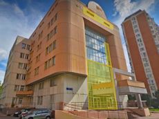 ГП17004353.Нежилое помещение.Фасад здания с выделенными окнами реализуемого объекта_3.jpg