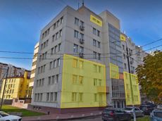 ГП17004353.Нежилое помещение.Фасад здания с выделенными окнами реализуемого объекта.jpg