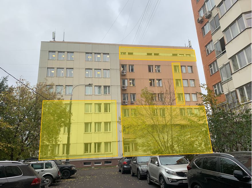 ГП17004353.Нежилое помещение.Фасад здания с выделенными окнами реализуемого объекта_2.jpg