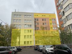 ГП17004353.Нежилое помещение.Фасад здания с выделенными окнами реализуемого объекта_2.jpg