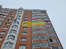ГП16974762.Квартира.Фасад здания с выделенными окнами реализуемого объекта.png