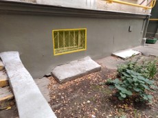 ГП17006380.Нежилое помещение.Фасад здания с выделенными окнами реализуемого объекта.jpg