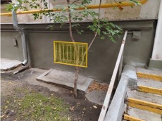 ГП17006380.Нежилое помещение.Фасад здания с выделенными окнами реализуемого объекта_2.jpg