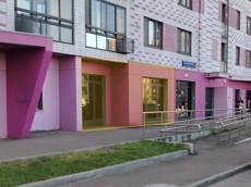 ГП17001323.Нежилое помещение.Фасад здания с выделенными окнами реализуемого объекта_2.jpg