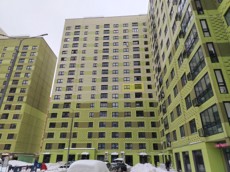 ГП16989791.Квартира.Фасад здания с выделенными окнами реализуемого объекта.jpg