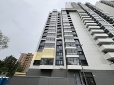 ГП17008338.Квартира.Фасад здания с выделенными окнами реализуемого объекта_2.jpg
