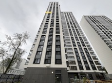 ГП17008339.Квартира.Фасад здания с выделенными окнами реализуемого объекта_2.jpg