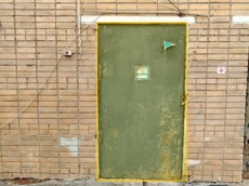 ГП17006340.Нежилое помещение.Фасад здания с выделенными окнами реализуемого объекта.jpg