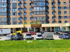 ГП17006391.Квартира.Фасад здания с выделенными окнами реализуемого объекта.jpg