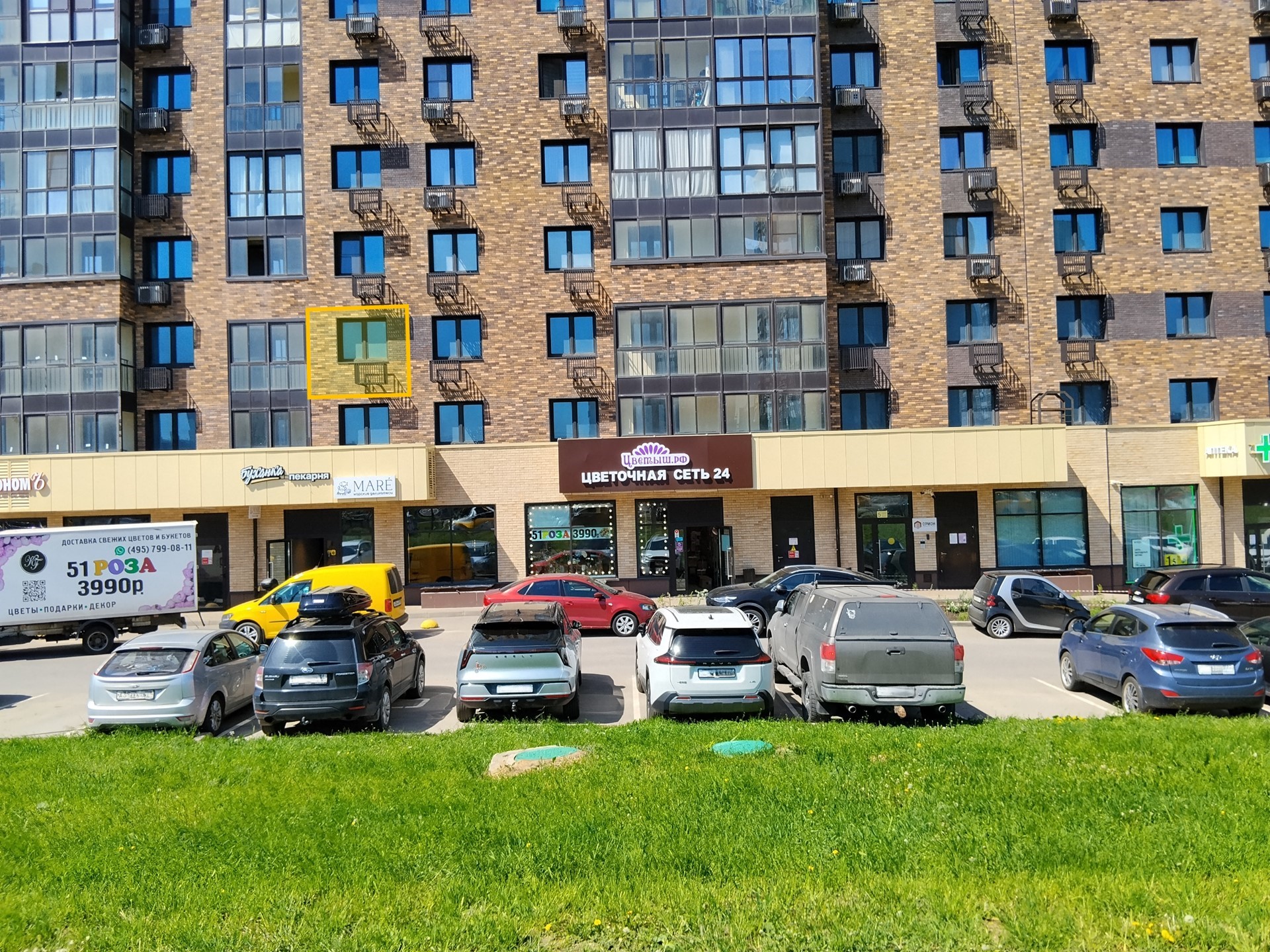 ГП17006395.Квартира.Фасад здания с выделенными окнами реализуемого объекта_2.jpg