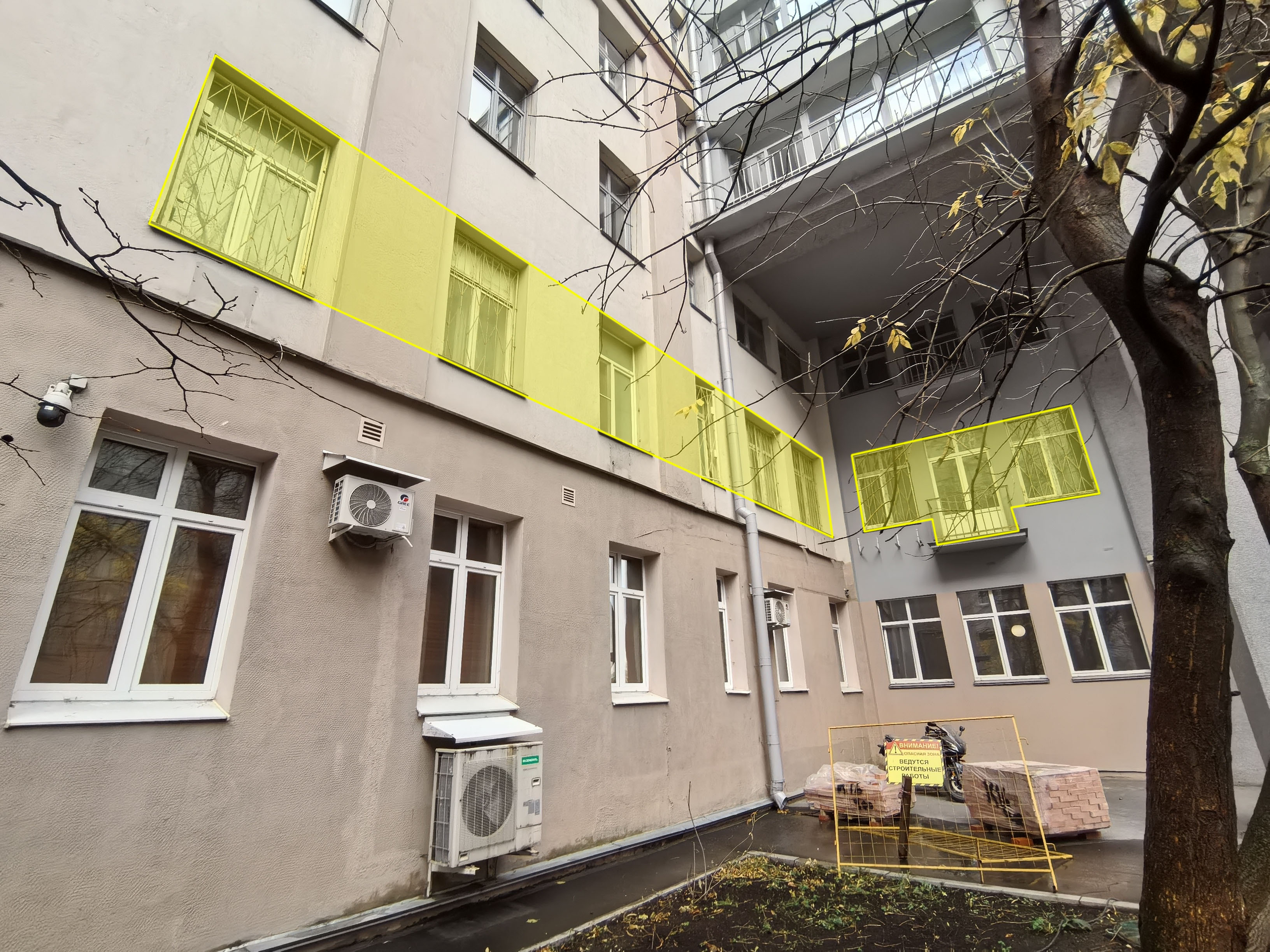ГП17008321.Нежилое помещение.Фасад здания с выделенными окнами реализуемого объекта.jpg