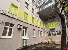 ГП17008321.Нежилое помещение.Фасад здания с выделенными окнами реализуемого объекта.jpg