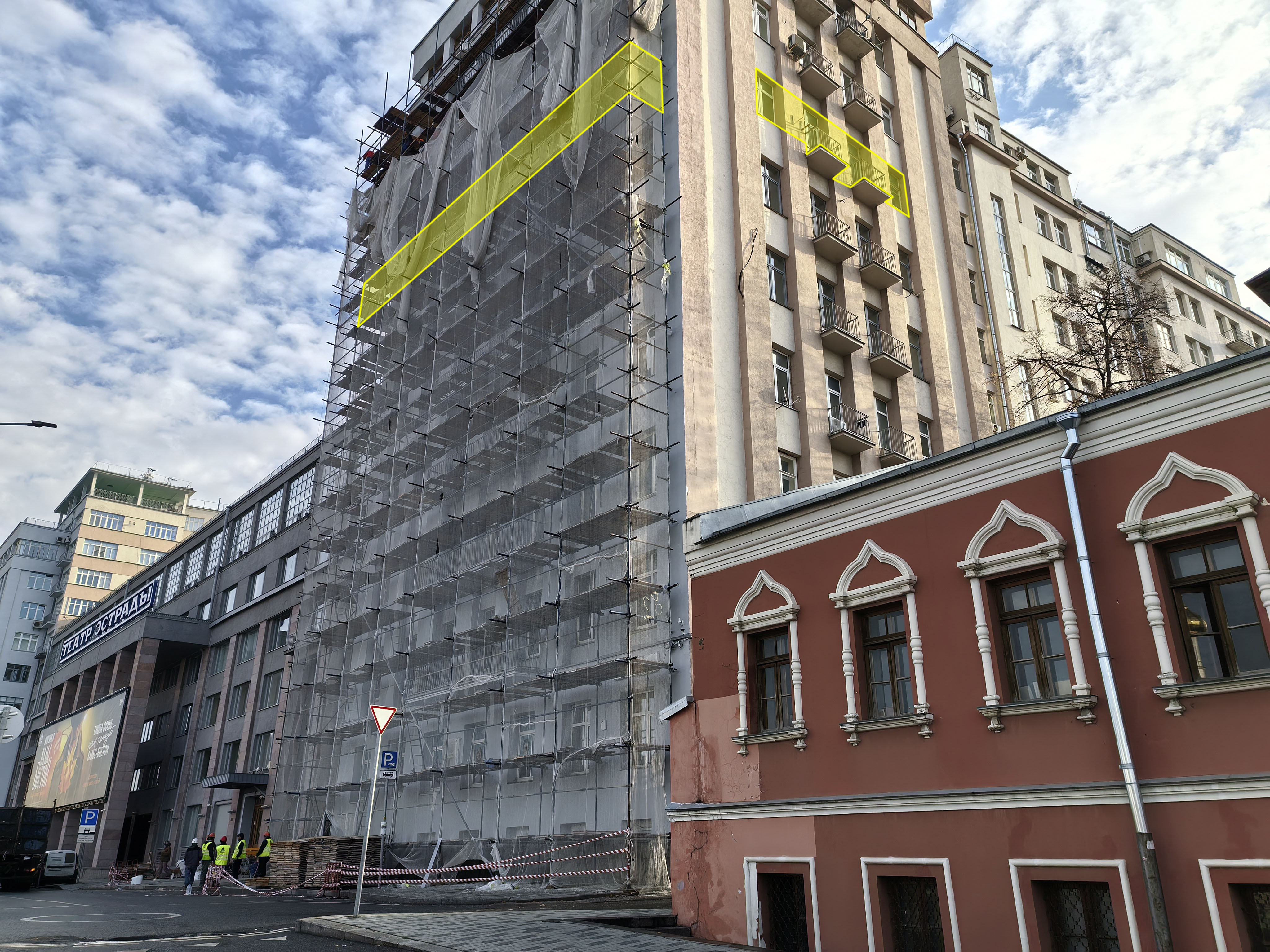 ГП17008327.Нежилое помещение.Фасад здания с выделенными окнами реализуемого объекта_2.jpg