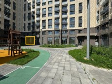 ГП17001649.Нежилое помещение.Фасад здания с выделенными окнами реализуемого объекта.jpg