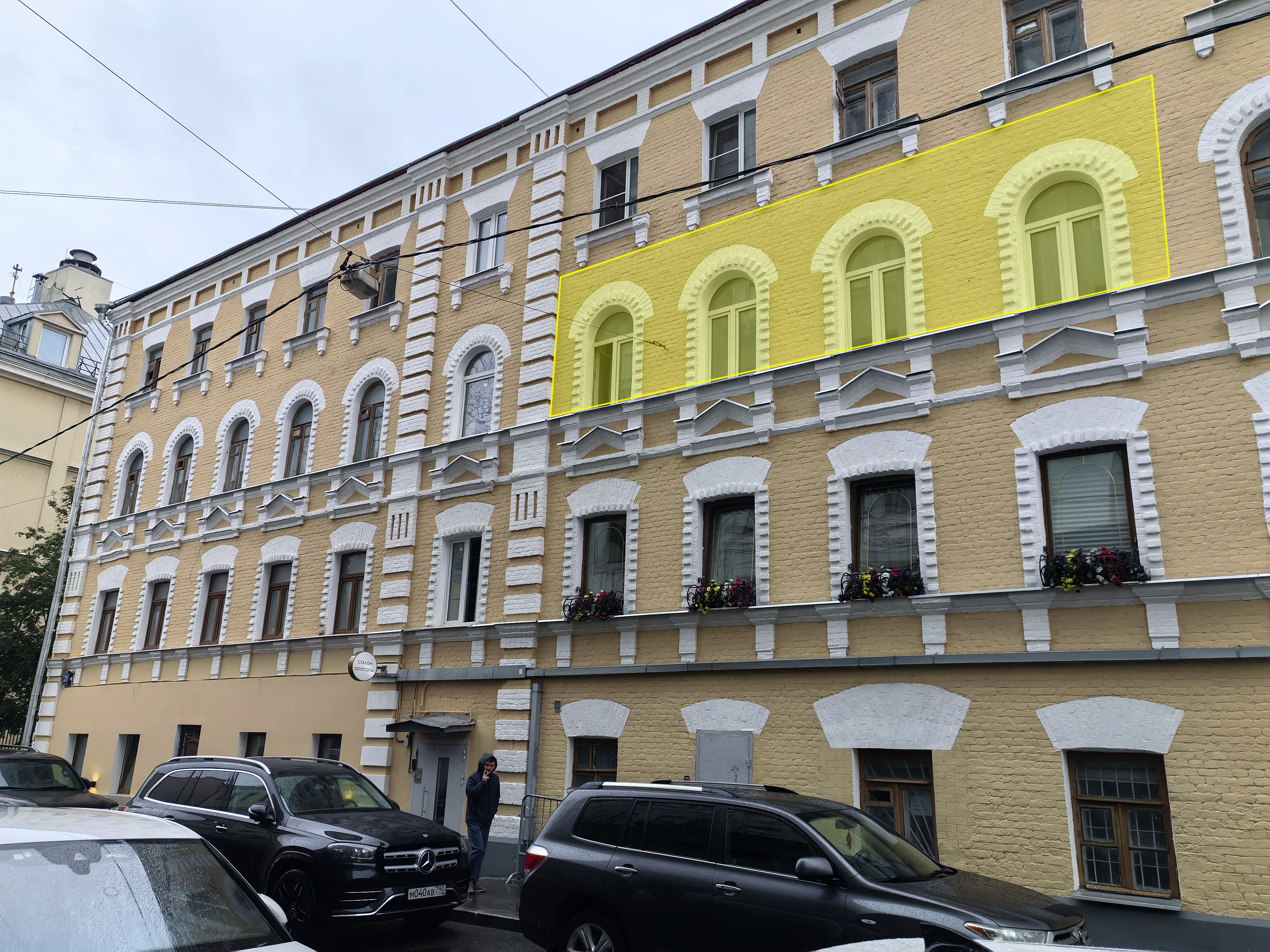 ГП17006898.Квартира.Фасад здания с выделенными окнами реализуемого объекта.jpg