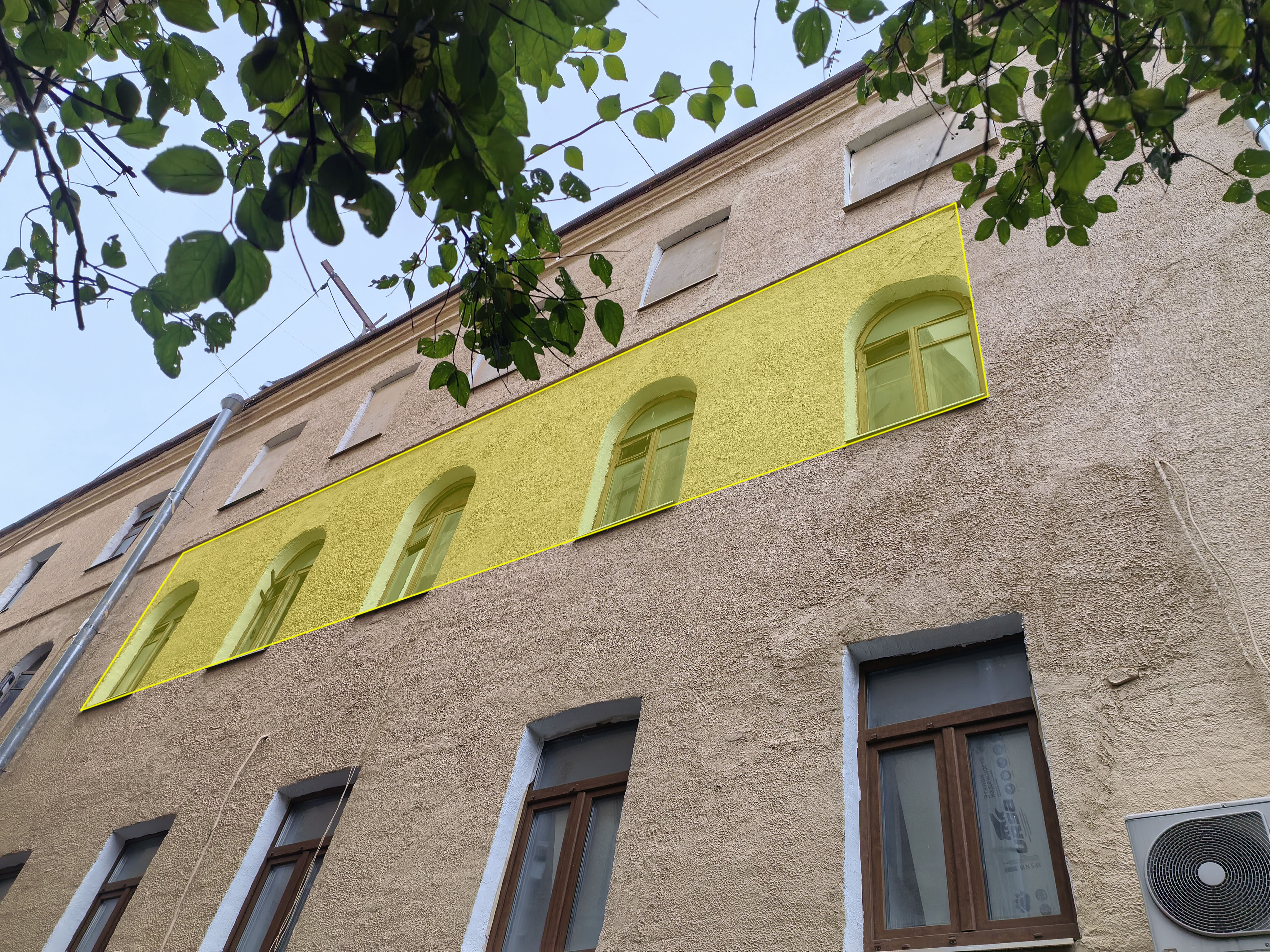ГП17006900.Квартира.Фасад здания с выделенными окнами реализуемого объекта_2.jpg